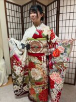袴受付開始して、たくさんご予約ありがとうございます😊

いよいよ袴は、土曜日から衣裳見学開始予定です。

さて、6月は振袖の前撮り撮影にもおすすめの
時期です✨✨
振袖レンタルも好評受付しています♪

かわいい振袖をお値ごろ価格でレンタルできますので、ぜひお気軽にお声掛けください。😊

#ミズノ衣裳部　#札幌成人写真
#振袖前撮り #成人前撮り 
#振袖撮影  #札幌振袖 
#振袖レンタル #成人式前撮り
#羽織袴 #成人式 
#袴レンタル #卒業はかま
#札幌振袖レンタル