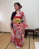 夏休みに入って、前撮りも増えてきました。
暑さも少し落ち着いたので、良かったです。
こちらの振袖は絞りの豪華な振袖です。
拡張高い美しさがありますね✨✨

スタジオにはエアコンが効いていますので、ご安心ください✨✨

前撮りや振袖レンタル、衣裳見学お待ちしてます♪

#ミズノ衣裳部  #札幌成人写真 
#振袖前撮り #成人前撮り 
#振袖札幌  #札幌振袖 #札幌成人式
#振袖レンタル #成人式前撮り
#成人式 #はたち 
#成人式振袖 
#札幌振袖レンタル